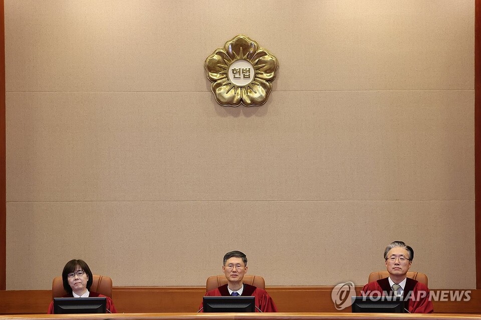 문형배 헌법재판소장 권한대행 및 재판관들이 3일 오후 서울 종로구 헌법재판소에서 열린 이진숙 방송통신위원장의 탄핵심판 2회 변론을 위해 자리에 착석해있다. (사진=연합뉴스)