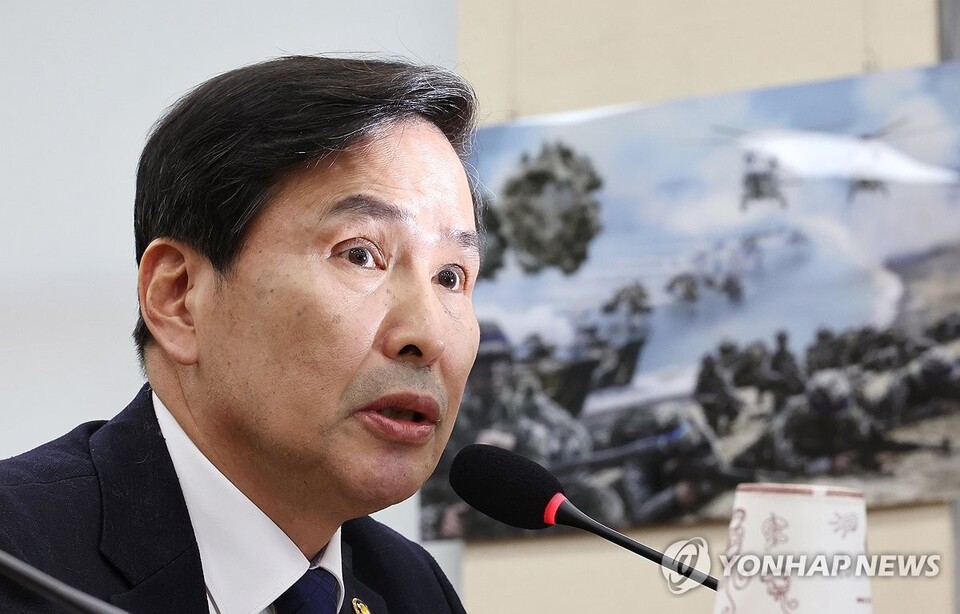 김선호 국방부 차관이 5일 오전 윤석열 대통령의 비상계엄 선포·해제 경위와 관련한 긴급 현안질의가 열린 국회 국방위원회 전체회의에서 답변하고 있다. (사진=연합뉴스)