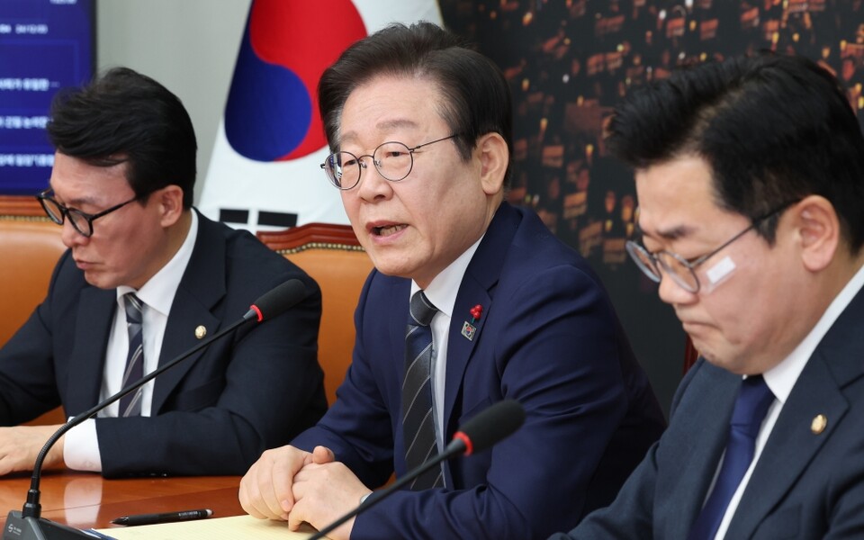 윤석열 대통령 탄핵소추안 표결일인 7일 오전 더불어민주당 이재명 대표가 서울 여의도 국회에서 내외신 기자간담회를 열고 발언하고 있다 (사진=연합뉴스)