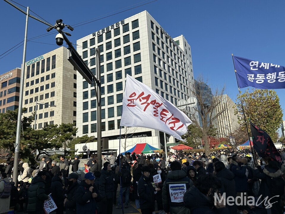 7일 오후 서울 여의도 국회 앞에서 열린 '내란죄 윤석열 퇴진! 국민주권 실현! 사회대개혁! 범국민촛불대행진' (사진=미디어스)