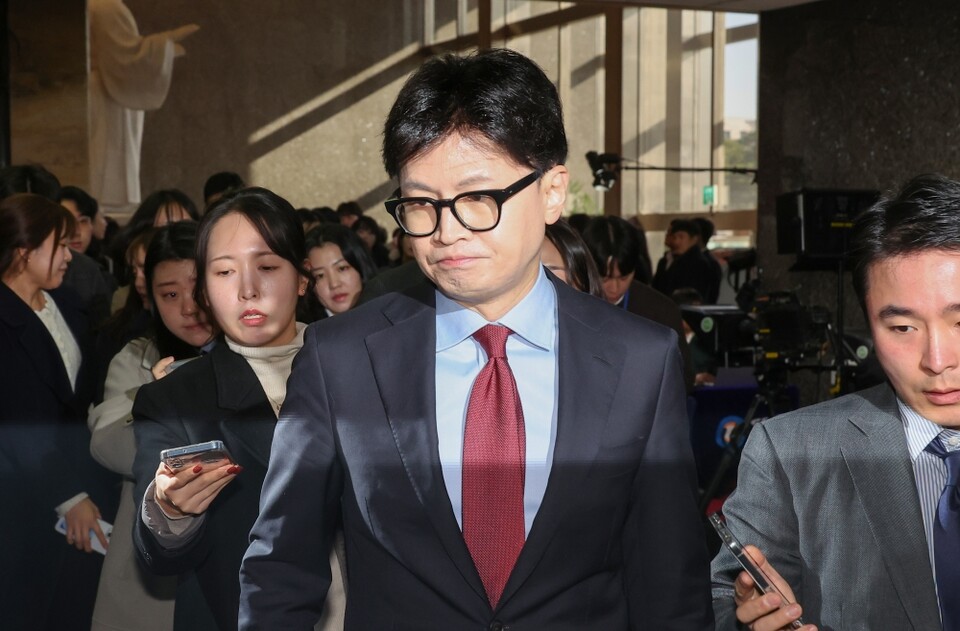 국민의힘 한동훈 대표가 9일 국회에서 열린 국민의힘 비상의원총회에 참석하고 있다 (사진=연합뉴스)