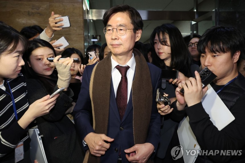 국민의힘 조경태 의원이 10일 오전 서울 여의도 국회에서 의총장으로 향하고 있다. (사진=연합뉴스)