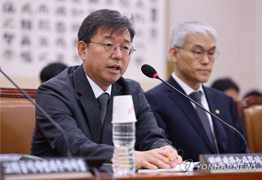 김정원 헌법재판소 사무처장이 17일 국회에서 열린 법제사법위원회 전체회의 비상계엄 사태 관련 현안질의에서 발언하고 있다.(사진=연합뉴스)