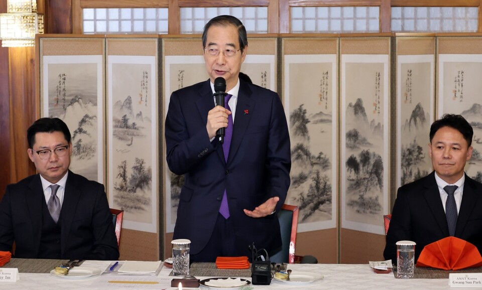 한덕수 대통령 권한대행 국무총리가 26일 서울 종로구 국무총리 공관에서 열린 주한미국상의·미국계 외투기업 간담회에서 발언하고 있다 (사진=연합뉴스)