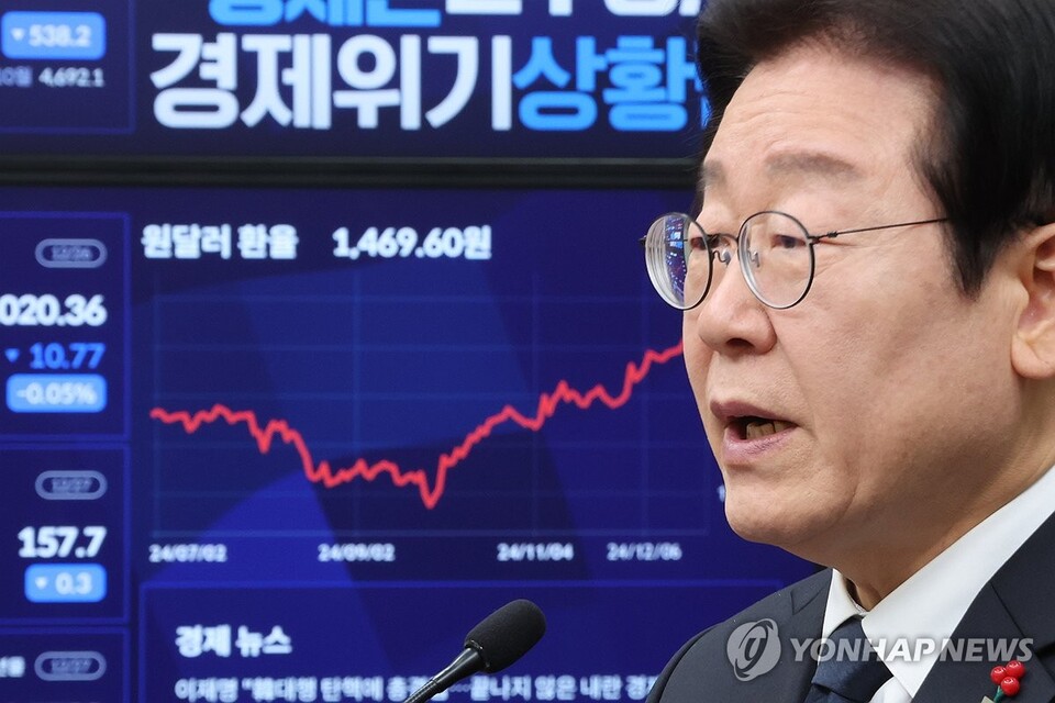 더불어민주당 이재명 대표가 27일 오전 서울 여의도 국회에서 한덕수 대통령 권한대행 국무총리 탄핵소추 등 정국 상황에 대한 입장을 발표하고 있다. (사진=연합뉴스)