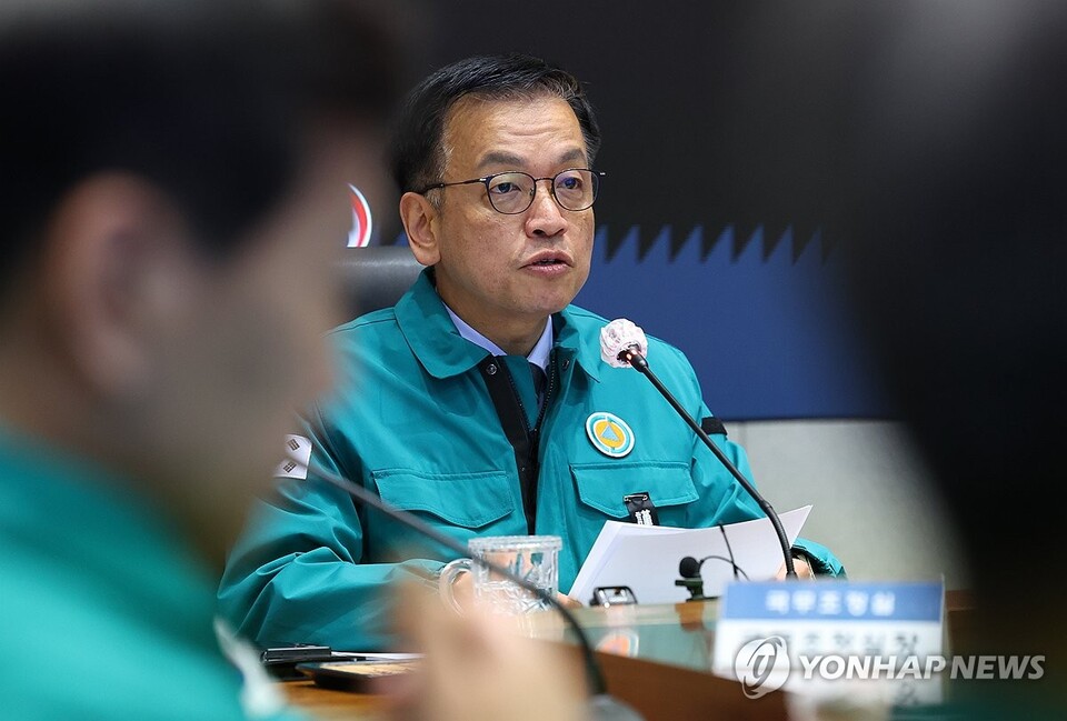 최상목 대통령 권한대행 부총리 겸 기획재정부 장관이 31일 오전 정부서울청사에서 열린 제주항공 여객기 사고 중앙재난안전대책본부(중대본) 5차 회의에서 발언하고 있다.(연합뉴스)