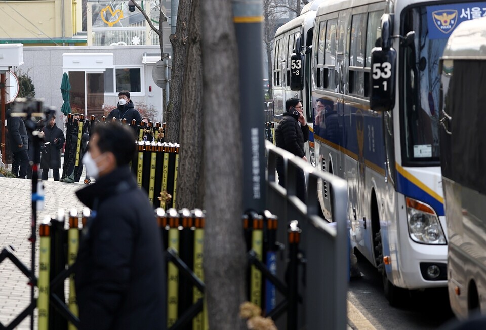 고위공직자범죄수사처가 내란 혐의를 받는 윤석열 대통령에 대한 체포영장을 청구한 30일 서울 한남동 대통령 관저 인근의 모습 (사진=연합뉴스)