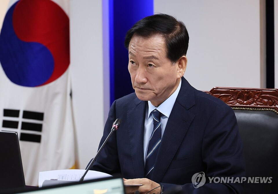 류희림 방송통신심의위원장이 30일 서울 양천구 목동 방송통신심의위원회 대회의실에서 열린 전체회의를 주재하고 있다.(사진=연합뉴스)