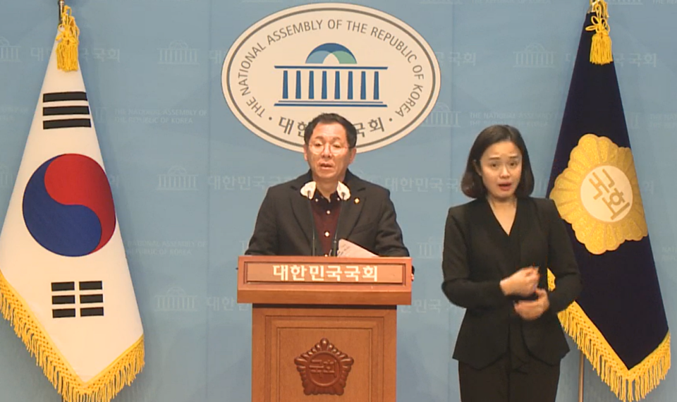 이상휘 국민의힘 미디어특별위원장이 10일 국회 소통관에서 기자회견하는 모습 (국회의사중계시스템)