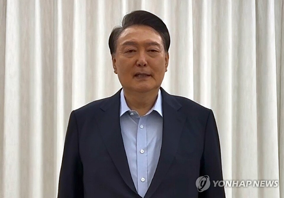 윤석열 대통령이 15일 공수처 출석 관련 대국민 담화를 하고 있다. [대통령실 제공=연합뉴스]