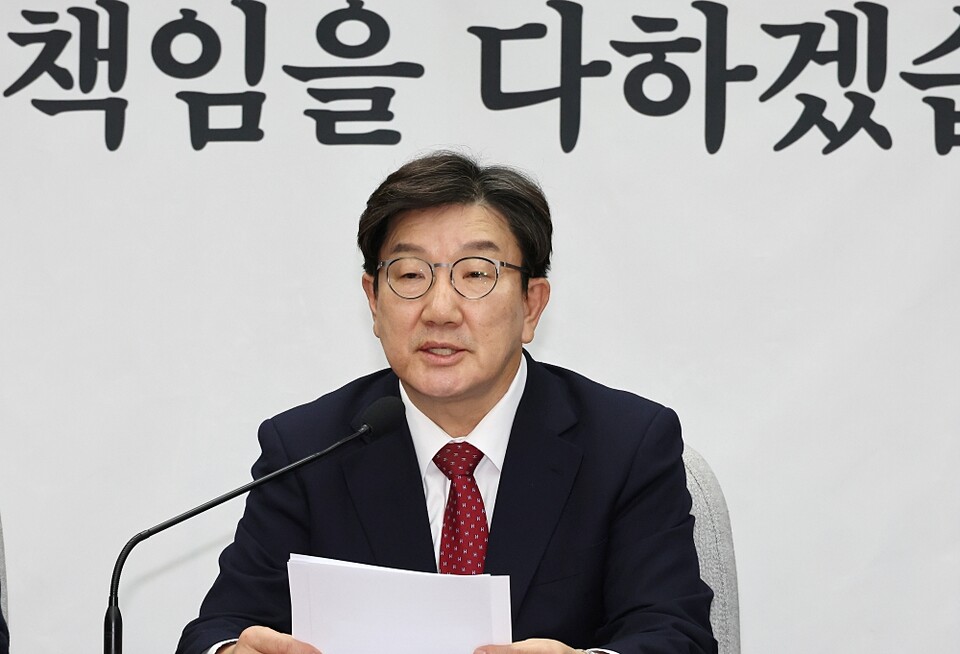 국민의힘 권성동 원내대표가 21일 국회에서 열린 원내대책회의에서 발언하고 있다 (사진=연합뉴스)