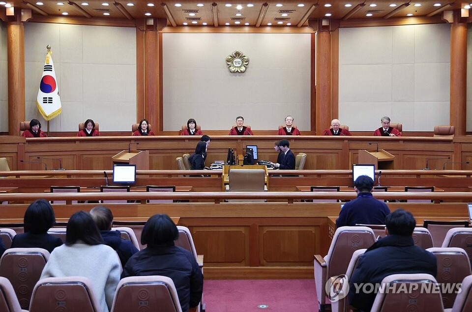 23일 서울 종로구 헌법재판소에서 이진숙 방송통신위원장 탄핵심판사건 선고기일 재판이 열리고 있다. 재판관석에는 정계선(왼쪽부터), 김복형, 정정미, 이미선, 문형배, 김형두, 정형식, 조한창 헌재 재판관이 참석해 있다. [공동취재=연합뉴스]