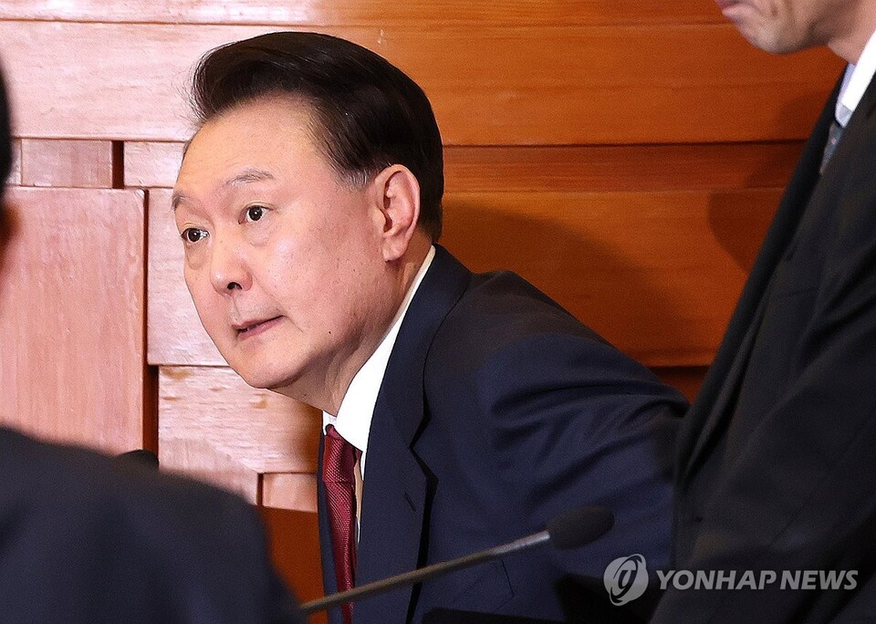 윤석열 대통령이 1월 23일 서울 종로구 헌법재판소에서 열린 탄핵심판 4차 변론에 출석해 있다. [사진공동취재단=연합뉴스]