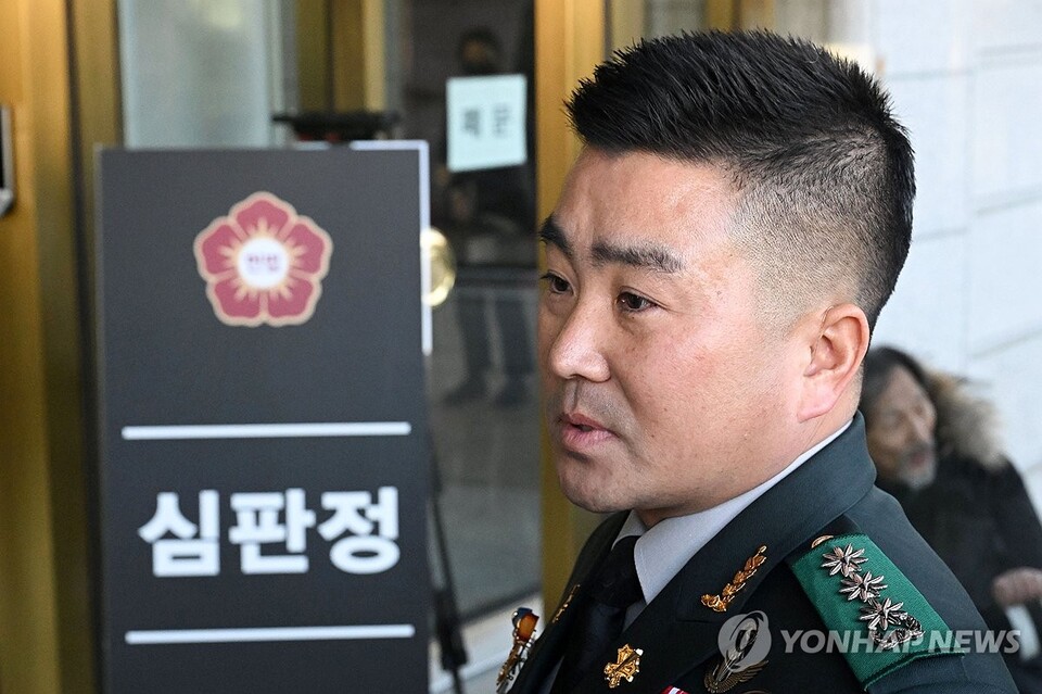 윤석열 대통령 탄핵 심판 6차 변론기일이 열린 6일 서울 종로구 헌법재판소에서 김현태 육군 특수전사령부 707특수임무단장이 증인 출석을 위해 심판정으로 향하고 있다. [사진공동취재단=연합뉴스]