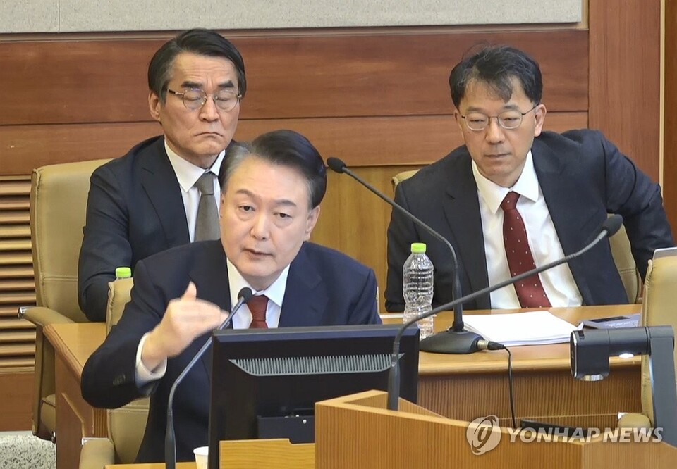 윤석열 대통령이 11일 서울 종로구 헌법재판소에서 열린 본인의 탄핵심판 7차 변론에 피청구인으로 출석해 발언하고 있다.(사진=연합뉴스)