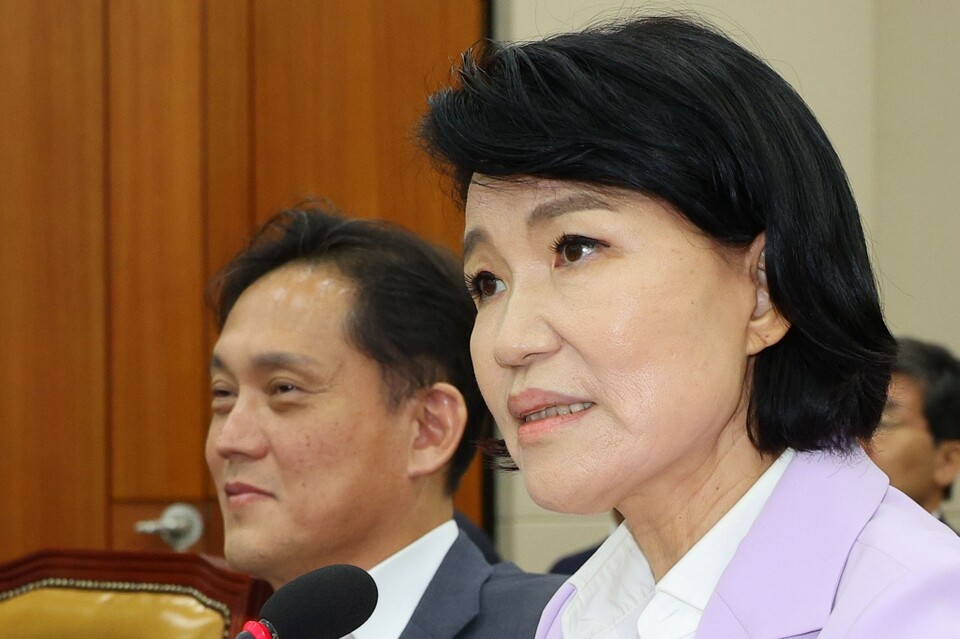 지난해 8월 14일 당시 방송통신위원회 이진숙 위원장과 김태규 위원장 직무대행이 국회 과학기술정보방송통신위원회 '불법적 방송문화진흥회 이사 선임 등 방송장악 관련' 2차 청문회'에 참석한 모습 (사진=연합뉴스)