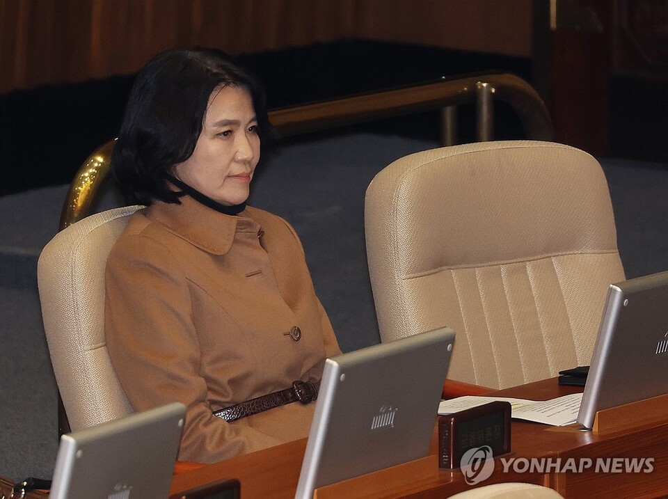 이진숙 방송통신위원장이 27일 국회 본회의에서 방송통신위원회의 설치 및 운영에 관한 법률 일부개정법률안에 대한 표결을 지켜보고 있다.(사진=연합뉴스)