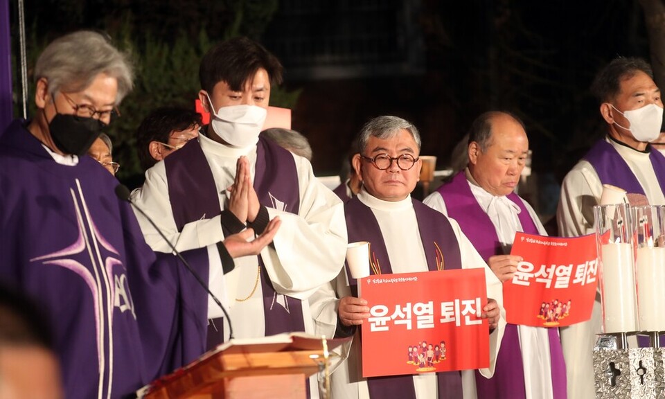 천주교정의구현전국사제단이 지난 2023년 3월 20일 전북 전주시 풍남문광장에서 '검찰독재 타도와 매판매국 독재정권 퇴진촉구' 시국미사를 열고 있다.(사진=연합뉴스)