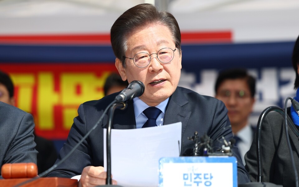 더불어민주당 이재명 대표가 지난달 31일 서울 종로구 광화문 앞 더불어민주당 천막당사에서 열린 최고위원회의에서 발언하고 있다 (사진=연합뉴스)