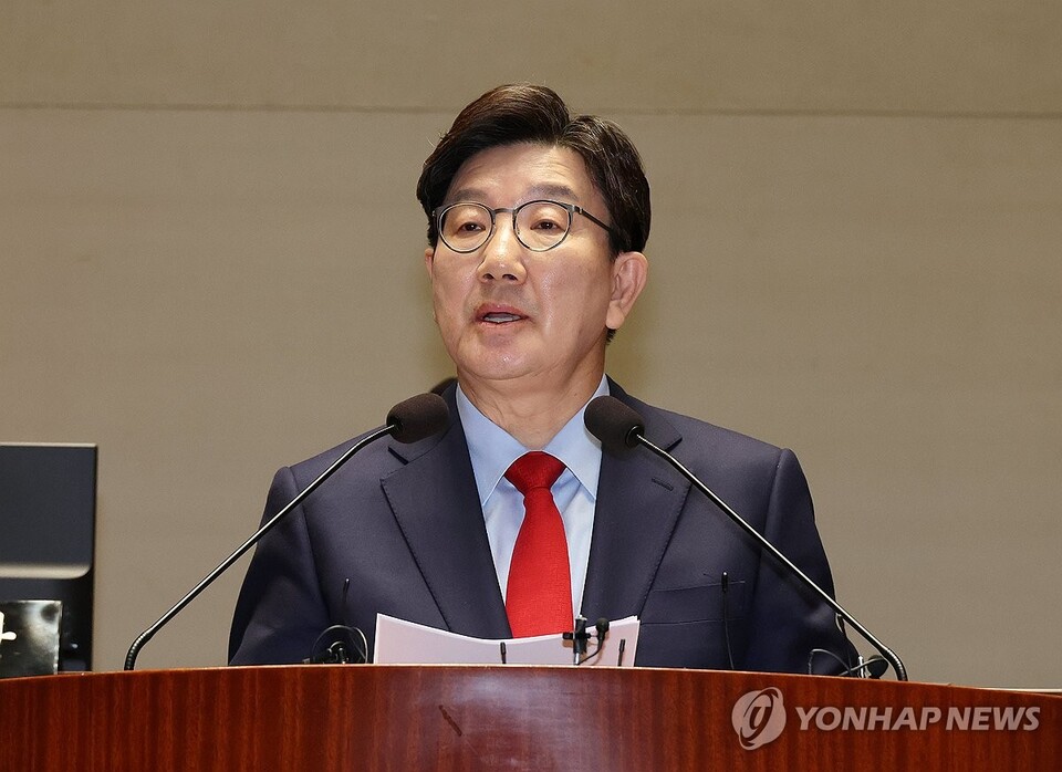 국민의힘 권성동 원내대표가 헌재의 윤석열 대통령 탄핵 인용이 발표된 4일 서울 여의도 국회에서 열린 긴급 의원총회에서 발언하고 있다.(사진=연합뉴스)