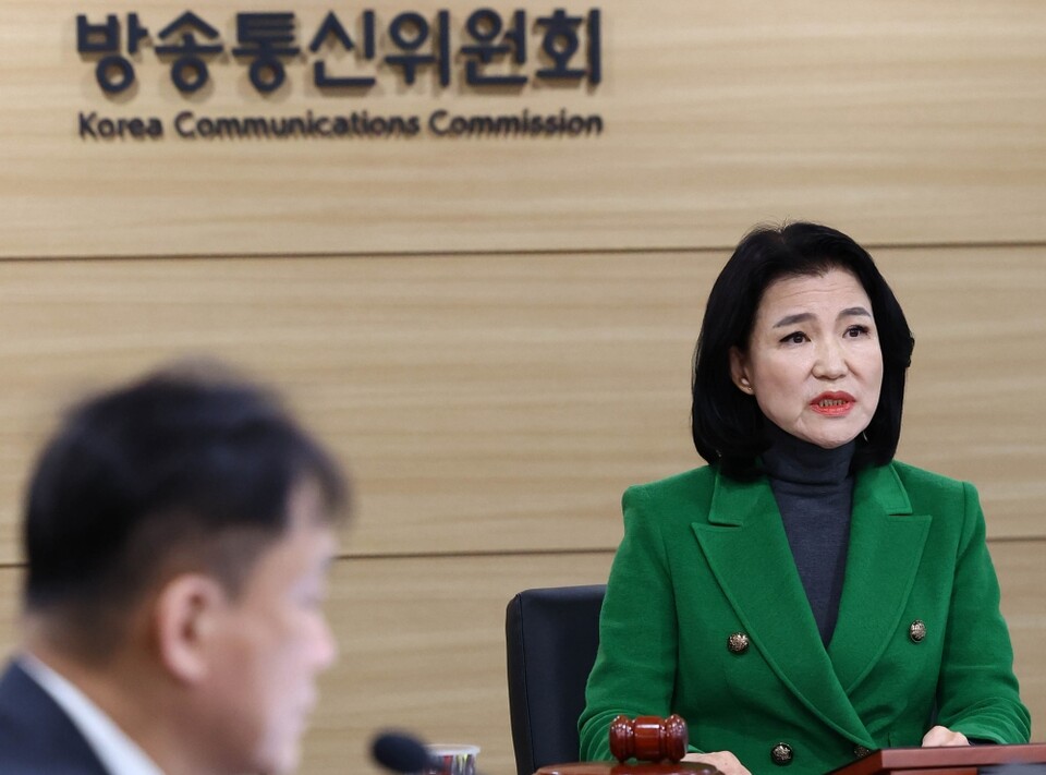 방통위 전체회의의 이진숙 위원장(연합뉴스)