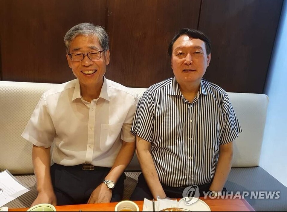 지난 2021년 7월 신평 변호사와 윤석열 대선 예비후보 (사진=연합뉴스)