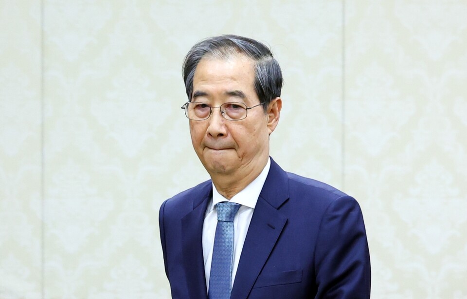 한덕수 대통령 권한대행이 10일 정부서울청사에서 국정현안관계장관회의에 입장하고 있다 (사진=연합뉴스)