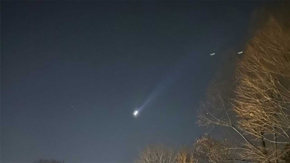 뉴저지 상공에서 촬영된 정체불명의 드론들 [사진 제공=연합뉴스]