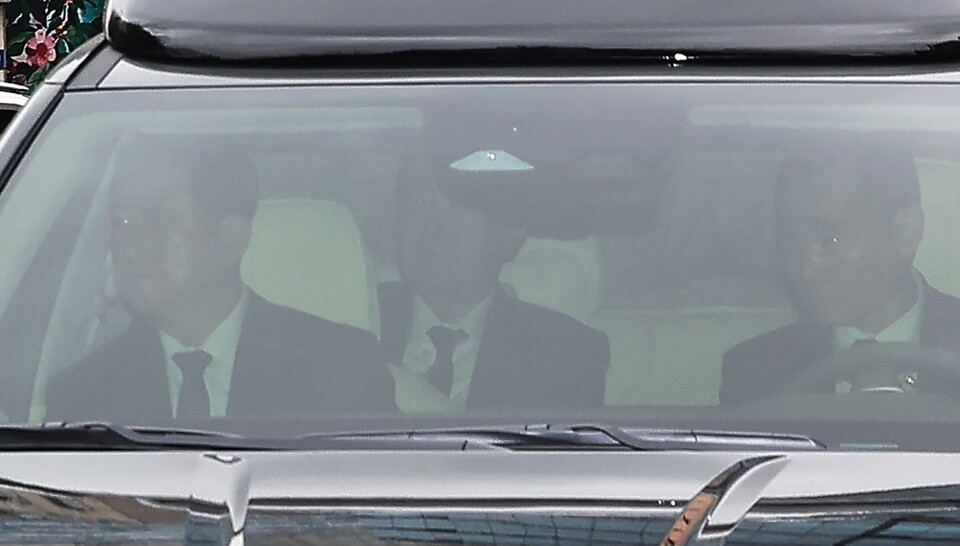 내란 우두머리 혐의를 받는 윤석열 전 대통령이 14일 첫 형사재판이 열리는 서울 서초구 서울중앙지방법원에 들어서고 있다 (사진=연합뉴스)