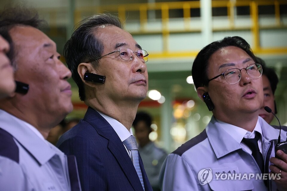 한덕수 대통령 권한대행이 15일 기아 오토랜드 광주공장을 방문하고 있다.(사진=연합뉴스)