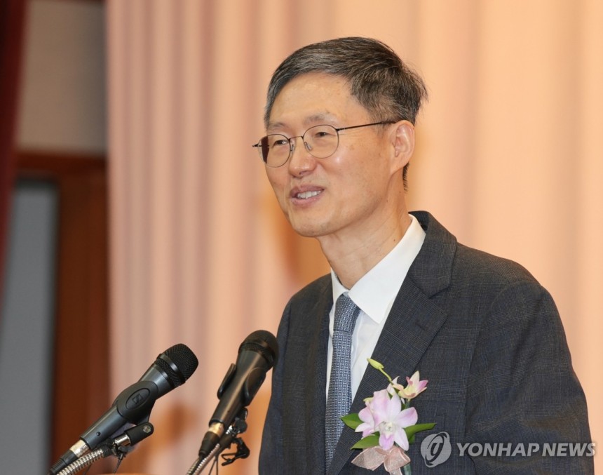 문형배 헌법재판소장 권한대행이 18일 서울 종로구 헌법재판소에서 열린 퇴임식에서 퇴임사를 하고 있다. (사진=연합뉴스)