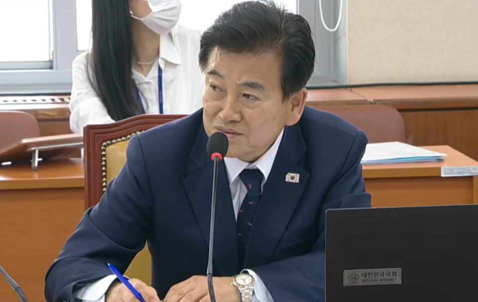 더불어민주당 정동영 의원이 18일 열린 국회 과학기술정보방송통신위원회 전체회의에서 질의하고 있다 (국회방송 중계화면 갈무리)