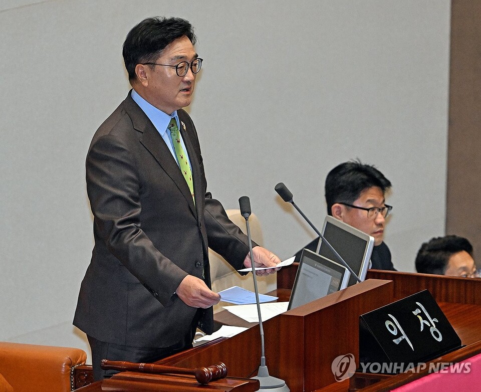 우원식 국회의장이 24일 서울 여의도 국회 본회의장에서 한덕수 대통령 권한대행 국무총리의 추가경정예산안 시정연설 뒤 발언하고 있다.(사진=연합뉴스)