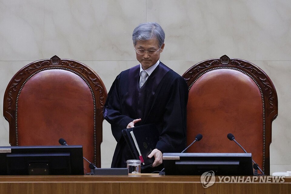 조희대 대법원장이 1일 서울 서초구 대법원에서 열린 더불어민주당 이재명 대선 후보의 공직선거법 위반 사건 상고심 선고 재판에 참석하고 있다.(연합뉴스)