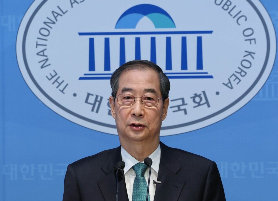 한덕수 전 국무총리가 2일 서울 여의도 국회 소통관에서 대통령 선거 출마를 선언하고 있다 (사진=연합뉴스)