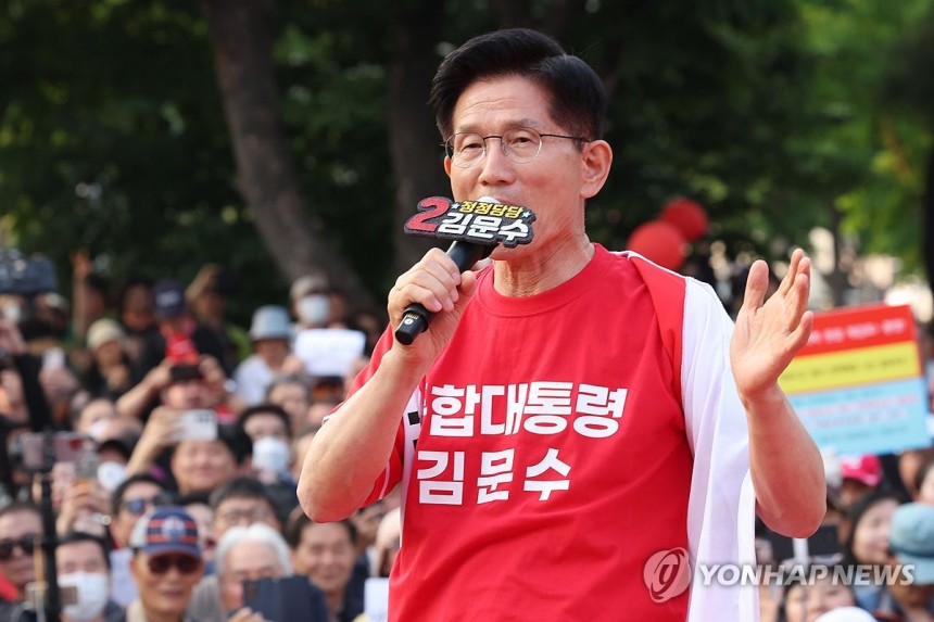 국민의힘 김문수 대선 후보가 26일 서울 도봉구 방학사거리에서 집중유세를 하고 있다. (사진=연합뉴스)
