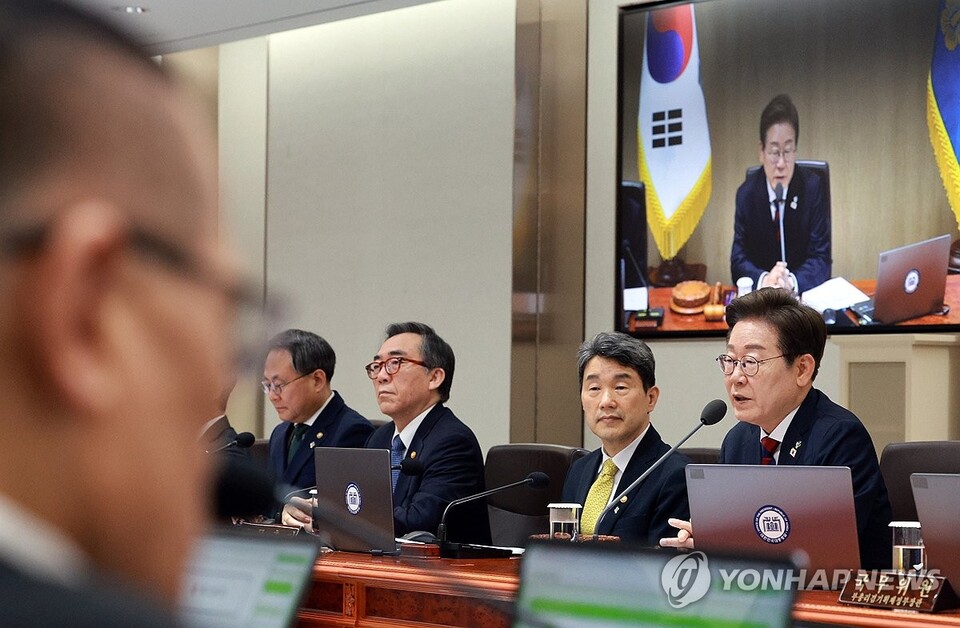 이재명 대통령이 5일 서울 용산 대통령실 청사에서 열린 국무회의를 주재하고 있다.(연합뉴스)