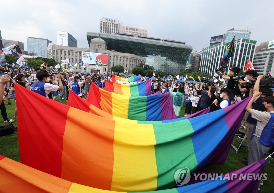 서울광장에서 열린 서울퀴어문화축제 [연합뉴스 자료사진]