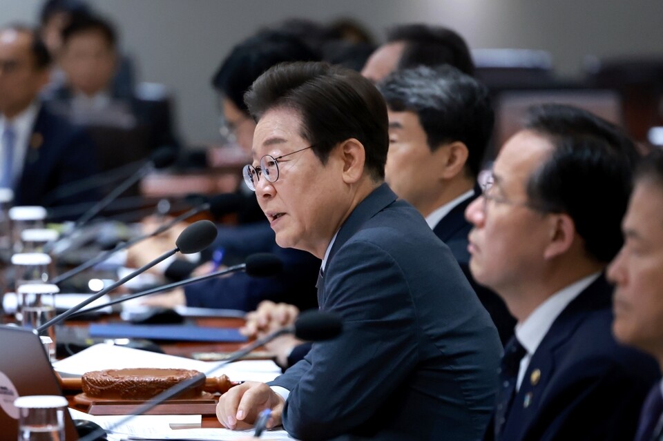 이재명 대통령이 지난 24일 서울 용산 대통령실 청사에서 열린 국무회의를 주재하며 발언하고 있다 (사진=연합뉴스)