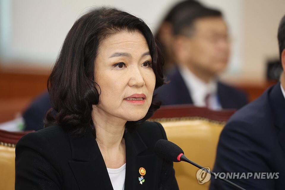 이진숙 방송통신위원장이 6월 27일 국회 과학기술정보방송통신위원회 전체회의에서 의원질의에 답하고 있다. (서울=연합뉴스)