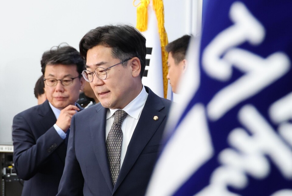 더불어민주당 박찬대 전 원내대표와 진성준 정책위의장 (사진=연합뉴스)