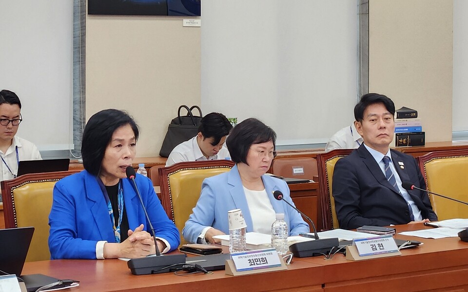 최민희 과방위원장이 1일 국회 과방위에서 열린 방송3법 관련 긴급토론회에서 발언하고 있다 (사진=미디어스)