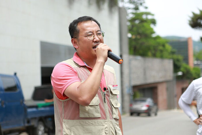 전준형 언론노조 YTN지부장이 3일 선전전에서 발언을 하고 있다..(사진= 언론노조 YTN지부)