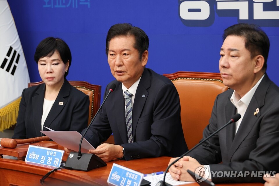 더불어민주당 정청래 신임 대표가 4일 서울 여의도 국회에서 열린 최고위원회의에서 발언하고 있다. (사진=연합뉴스)