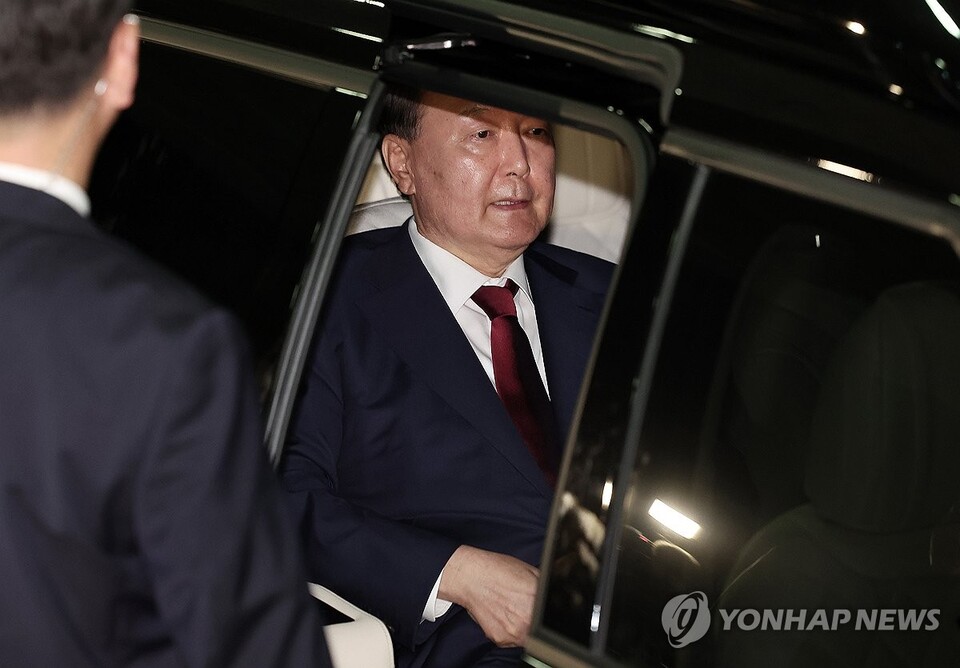 지난6월 29일 피의자 신분으로 내란 특검 조사를 받은 윤석열 전 대통령이 서초구 서울고검 청사를 나선 후 차량에 탑승해 있다.(사진=연합뉴스)