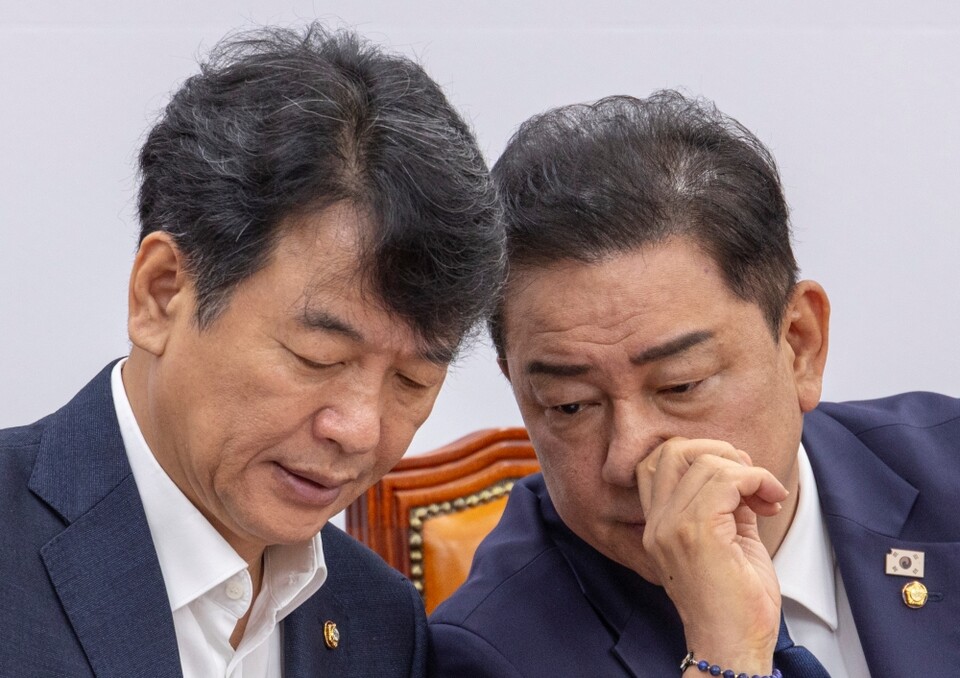 더불어민주당 김병기 원내대표(오른쪽)와 문진석 원내수석부대표 (사진=연합뉴스)