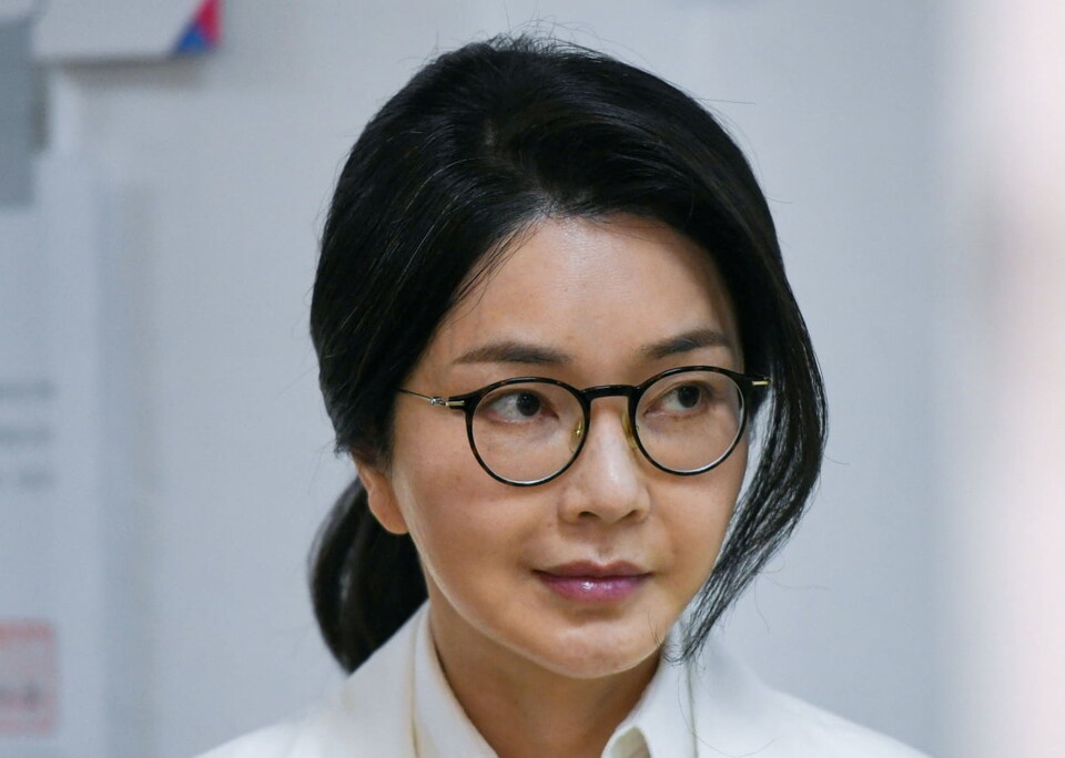 김건희 씨가 지난 6월 3일 서울 서초구 원명초등학교에 마련된 투표소에서 대통령 선거에 투표하기 위해 줄을 서고 있다. (사진=연합뉴스)