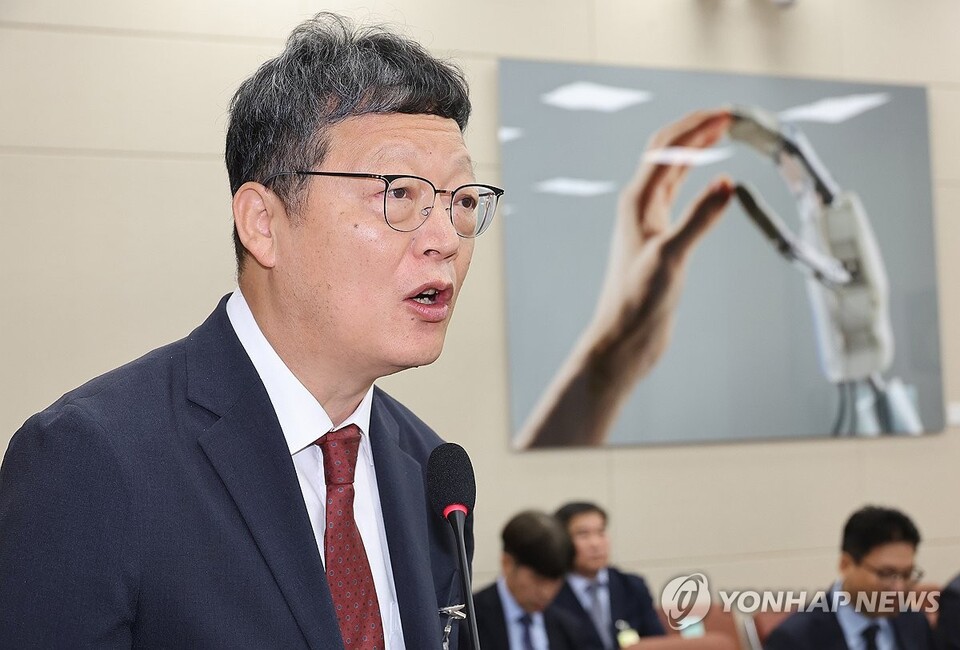 26일 서울 여의도 국회에서 열린 과학기술정보방송통신위원회 전체회의에서 김유열 EBS 사장이 결산 보고를 하고 있다. (서울=연합뉴스)