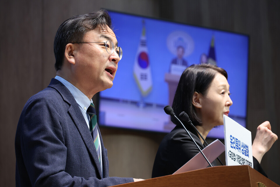 조국혁신당 신장식 의원이 6일 서울 여의도 국회 소통관에서 윤리특위 상설화 국회법 개정안 발의 기자회견을 하고 있다. (연합뉴스)