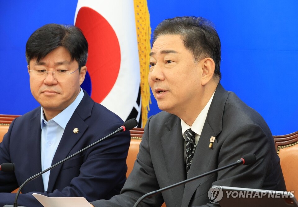 더불어민주당 김병기 원내대표가 2일 서울 여의도 국회 원내대표실에서 열린 2025 정기국회 기자간담회에서 발언하고 있다. (사진=연합뉴스)